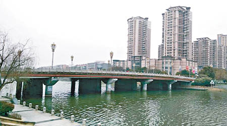 龍津橋被當局指是「危橋」需拆卸重建。（互聯網圖片）