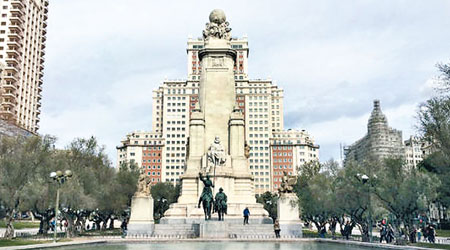 王健林早前斥巨資收購西班牙馬德里地標建築西班牙大廈。（資料圖片）
