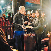 台北大龍峒保安宮除夕抽籤是每年新春的重頭戲。