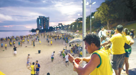 巴西不少民眾利用WhatsApp通訊。（資料圖片）