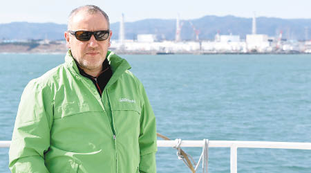 綠色和平研究人員到福島核電站對開海面視察。