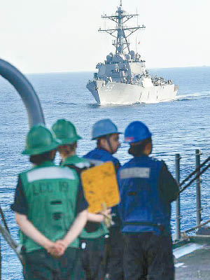 美軍發布的照片顯示，美軍艦隻仍在南海航行。（互聯網圖片）