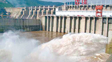 雲南景洪水電站向下游放水應急。（資料圖片）