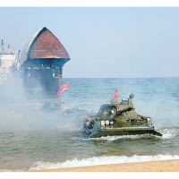 北韓出動艦隻參與演習。<br>（《勞動新聞》圖片）