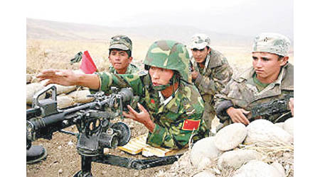 中國與塔吉克斯坦早前舉行反恐聯合軍演。（互聯網圖片）