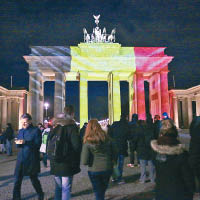 柏林勃蘭登堡門披上黑黃紅色。