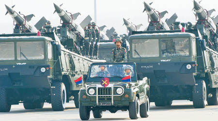 緬甸閱兵出動防空導彈。