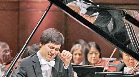 霍洛堅科曾在範克萊本國際鋼琴比賽中勝出。圖為他當年參賽情況。