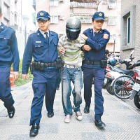 游姓疑犯被警方押返警署。（中時電子報圖片）