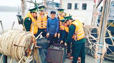 船上人員接受越南警察調查。