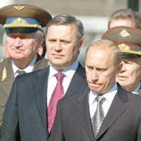 普京（右）當年任總統時，卡西亞諾夫（左二）曾是總理。