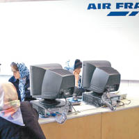 法國航空要求飛往德黑蘭的空姐戴頭巾。