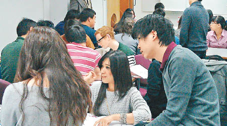 研究顯示英國華裔學生的學習前景較佳。（資料圖片）