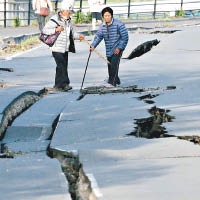 重災區益城町路面斷裂。