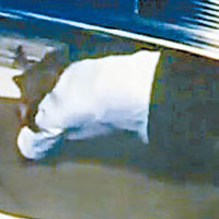 徐賢飛被關押期間，多次因不適倒在地上。