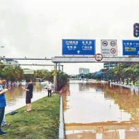 有公路嚴重水浸。（互聯網圖片）