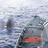 導彈驅逐艦合肥號進行主炮對海實彈射擊訓練。