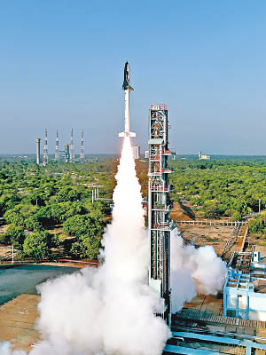 印度成功試射首架國產小型太空穿梭機。