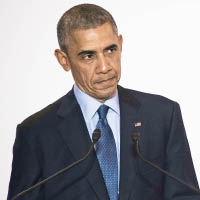 在美日聯合記者會上，奧巴馬神色凝重。