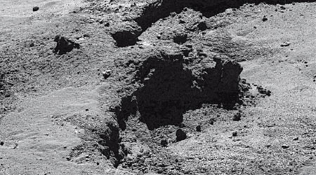 「羅塞塔號」拍得彗星67P/楚留莫夫－格拉希的照片。（美聯社黑白圖片）