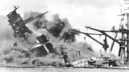 日本於一九四一年十二月突襲珍珠港。（黑白資料圖片）