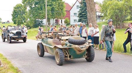 活動上出現了仿德軍軍用的車輛。（互聯網圖片）