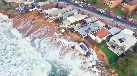 悉尼北部海岸有多間房屋被沖毀。（互聯網圖片）
