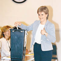 蘇格蘭民族黨黨魁斯特金前往投票。