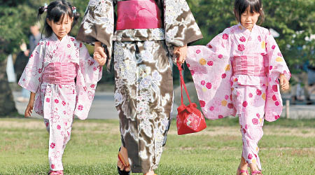 日本研究指，孩子在支持型父母培育下成長，長大後幸福感更高。（資料圖片）