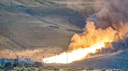 NASA成功測試一枚世上推力最大的火箭推進器。（NASA圖片）