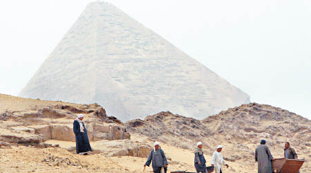 除了在古時的伊拉克，古埃及金字塔（圖）工人也會獲啤酒作酬勞。（資料圖片）