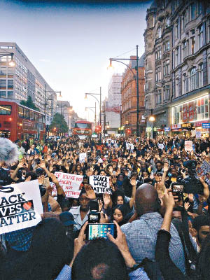 倫敦大批民眾響應示威。