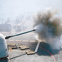 南海局勢緊張，美國海軍驅逐艦近日在南海進行軍演。