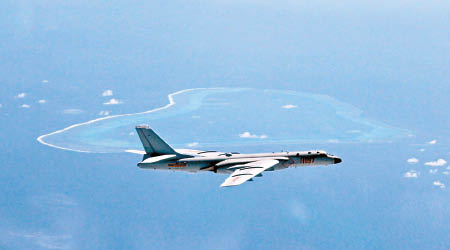 解放軍的轟6K轟炸機仲裁案後曾飛赴南海黃岩島。