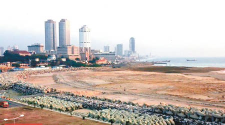中國公司投資的科倫坡港口城，土地永久使用權改為租九十九年。