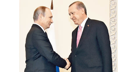 俄總統普京（左）及土國總統埃爾多安（右）日前會面。（資料圖片）
