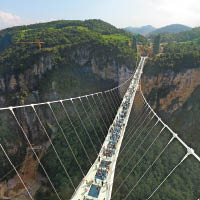 玻璃橋總長達到四百三十米。（互聯網圖片）