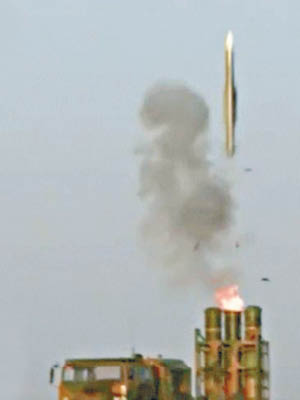 解放軍防空部隊發射疑是紅旗16B的新型導彈。（互聯網圖片）