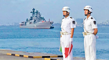 俄方參演艦艇駛入湛江的軍港。（互聯網圖片）