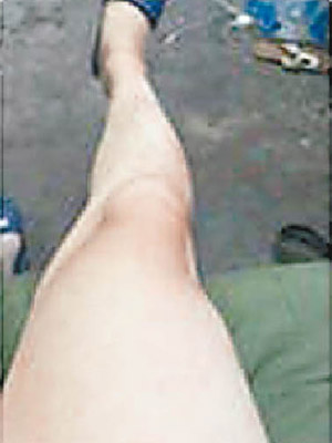 涉事教官公開自己的大腿自拍照。
