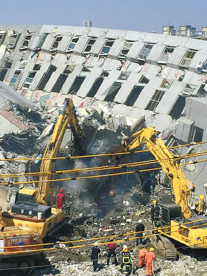 維冠金龍大樓在地震期間倒塌，多人傷亡。