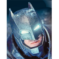 菲利普斯以蝙蝠俠的造形創製蝙蝠船。