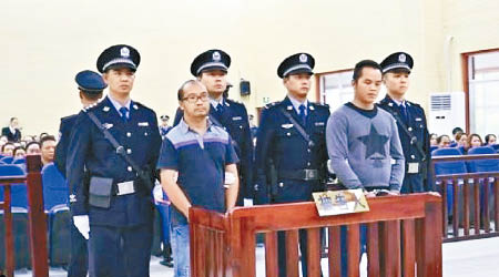 王杰（左前一）強姦及詐騙罪成，被判入獄16年。（互聯網圖片）