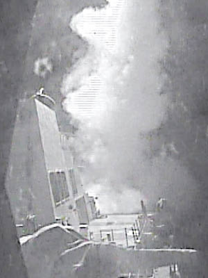 尼采號發射戰斧式巡航導彈。（美聯社黑白圖片）