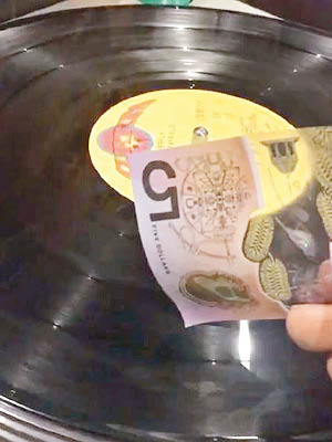 唱片店以膠鈔當作黑膠碟的唱針。（互聯網圖片）