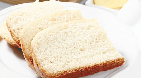 有病者因只吃白麵包而患上夜盲症。