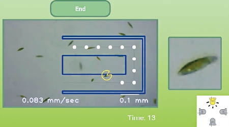 Ludus Scope可用LED燈引導微生物，玩類似「食鬼」的手機遊戲。