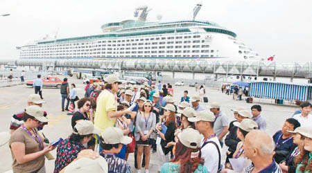 上海有遊客郵輪旅行時被無故收取逾千元的「登岸觀光費」。