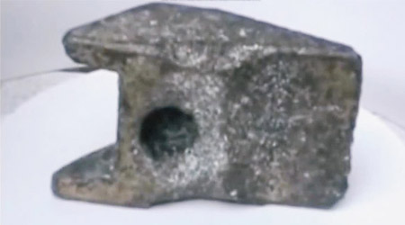 羅馬尼亞多年前發現的神秘古老金屬製品。（互聯網圖片）