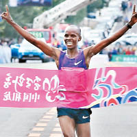 非洲留學生在馬拉松比賽屢獲佳績。（互聯網圖片）